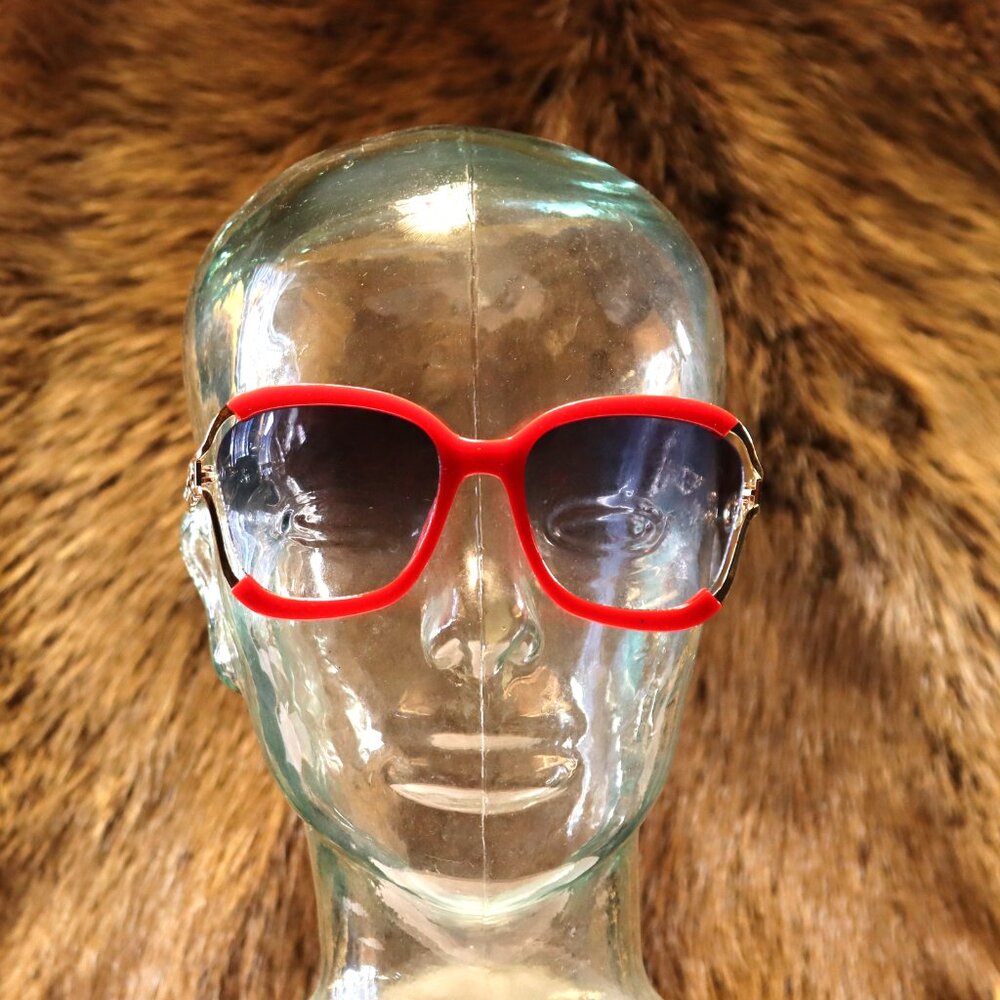 Bold Red Sunglasses with Gold Chain-Link Arms - Picture 2 of 2